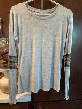 Color Thread Gray LS crew with Plaid Mesh Elbow Panels Size S